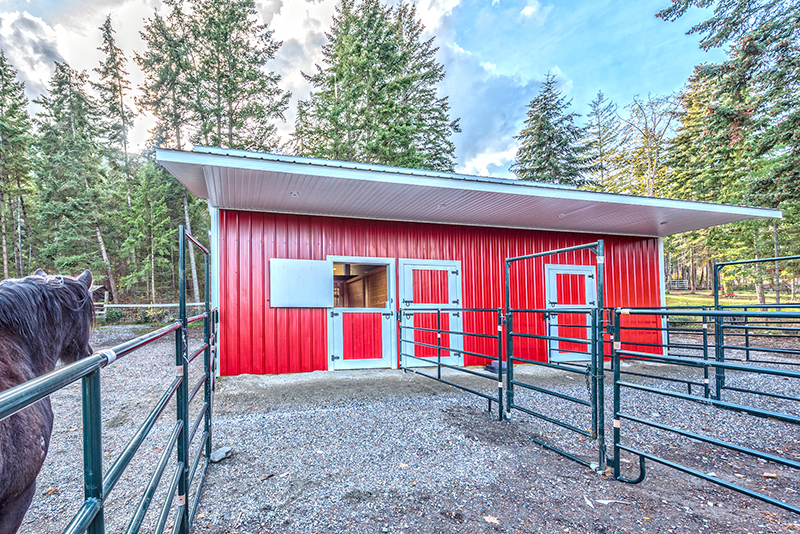 how do I find a contractor for horse barn? How to choose a contractor for horse barn, things to ask your potential horse barn contractor, building a horse barn