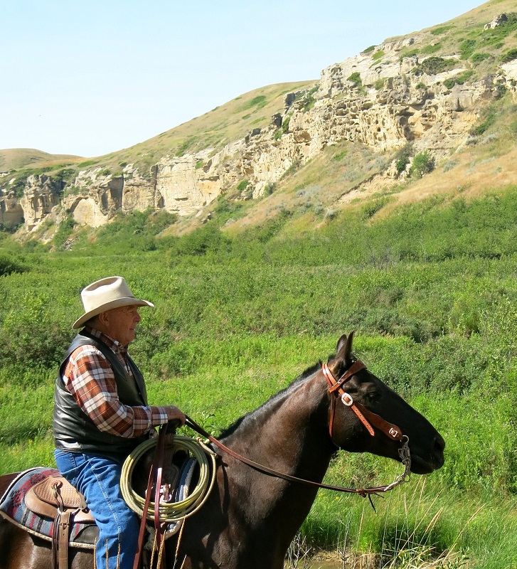 Writing-on-Stone Provincial Park on horseback, trail riding in alberta, horseback riding alberta, southern alberta trail riders, camping with horses