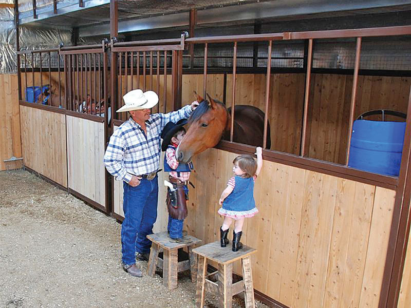 how do I find a contractor for horse barn? How to choose a contractor for horse barn, things to ask your potential horse barn contractor, building a horse barn