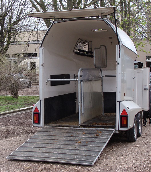 prepare horse trailer, spring riding, transporting horse, trailering horse