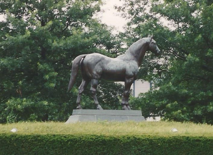 Kentucky Horse Park Man o’ War 100th birthday exhibit